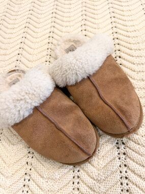 UGG Slippers Shearling 11